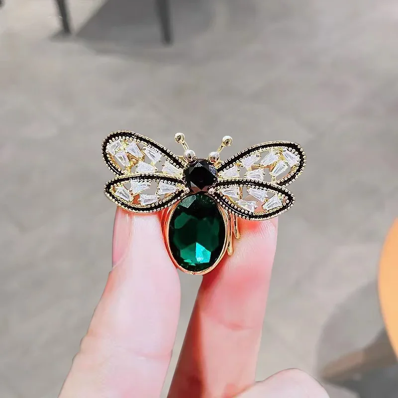 1/2Pcs Korean Temperament Fashion Bee Brooch for Women Cute Pins Rhinestone Trendy Brooches Women Luxury Coat Dress Lapel Pins