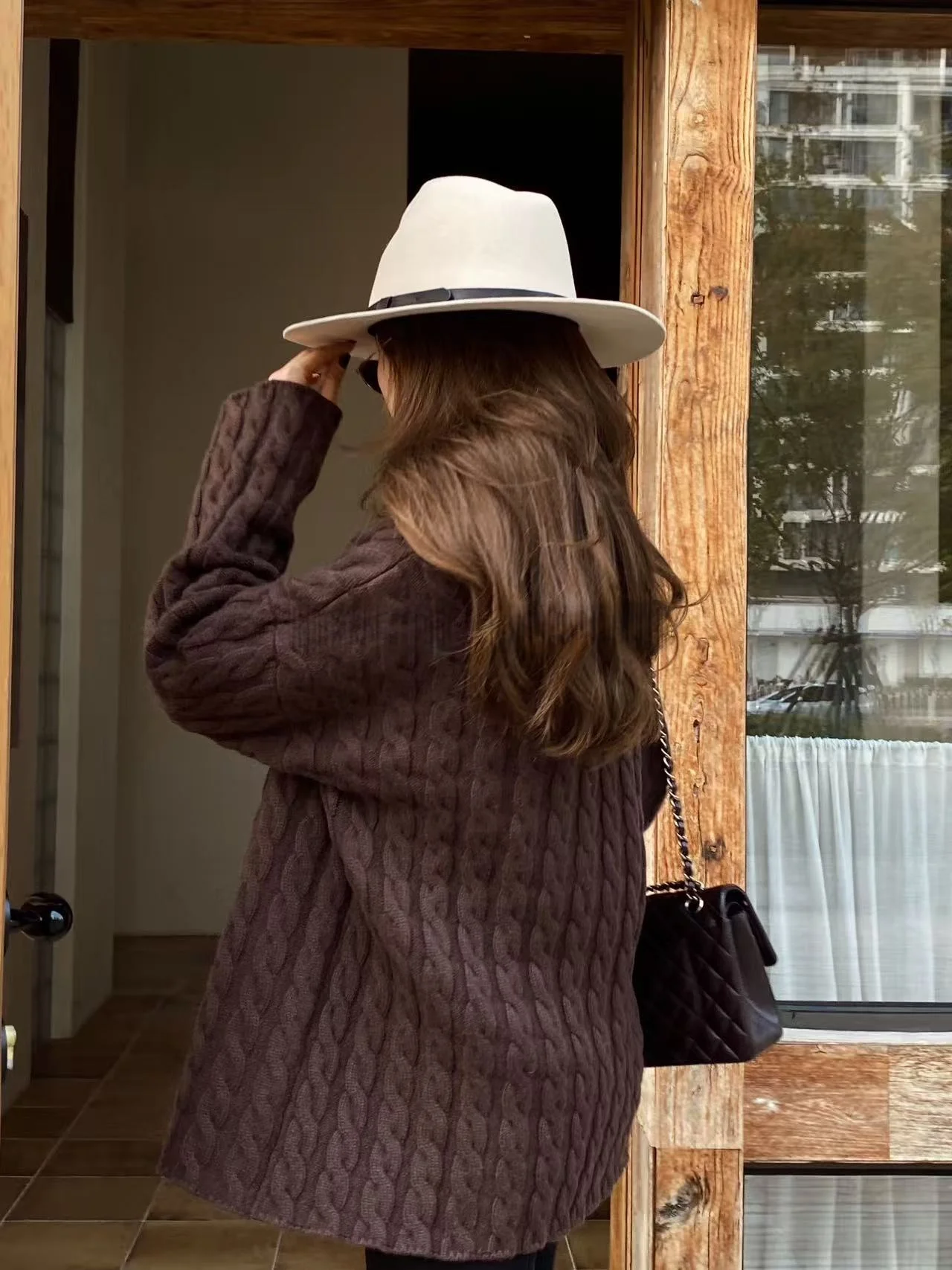 เสื้อสเวตเตอร์แคชเมียร์คอสูงสไตล์เรโทรสำหรับฤดูใบไม้ร่วงและฤดูหนาว ทรงหลวม หนา สไตล์ลำลอง ลายบิดเกลียว เหมาะสำหรับใส่เป็นเสื้อตัวใน