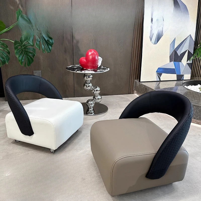 スピンズ エレガンス リビングルームチェア 読書用 高級感のある白いリラックスチェア 居心地の良い黒いシローネス モダン家具 ホーム