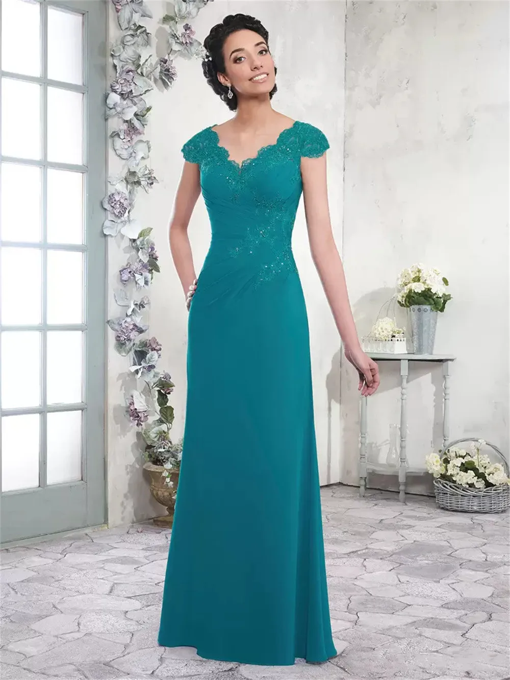 

2023 Elegant Hunter Mother of the Bride Dresses Chiffon with Lace Applique Zipper Back Floor Length Prom Evening Party Gowns