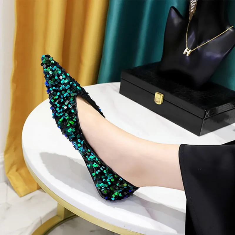 Scarpe basse a punta con glitter argento Scarpe basse da donna Slip on 2025 Primavera Autunno Scarpe basse con suola morbida Scarpe singole con paillettes lucide