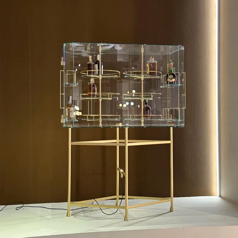 خزانة عرض زجاجية فاخرة إيطالية خفيفة، خزانة مشروبات، تصميم باب مزدوج للمنزل والفيلا، تخزين من الفولاذ المقاوم للصدأ وحافة طعام