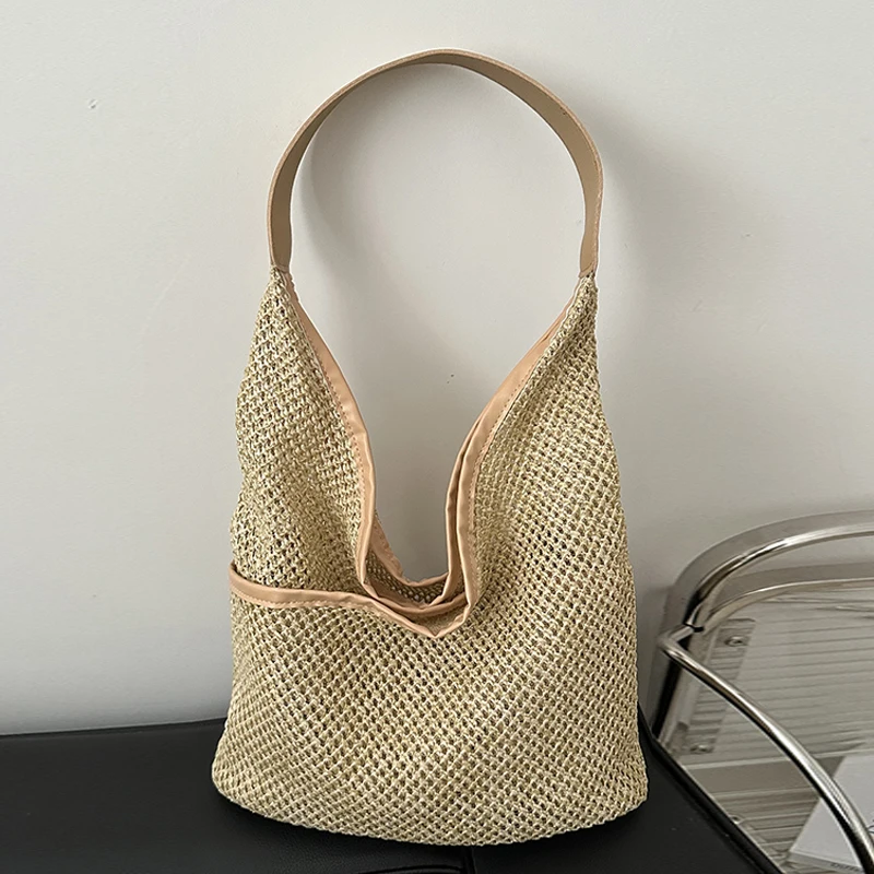 Fashionable New Grass Woven Women\'s Fresh Woven Large Capacity Bucket Bag Daily Casual Commuter Bag