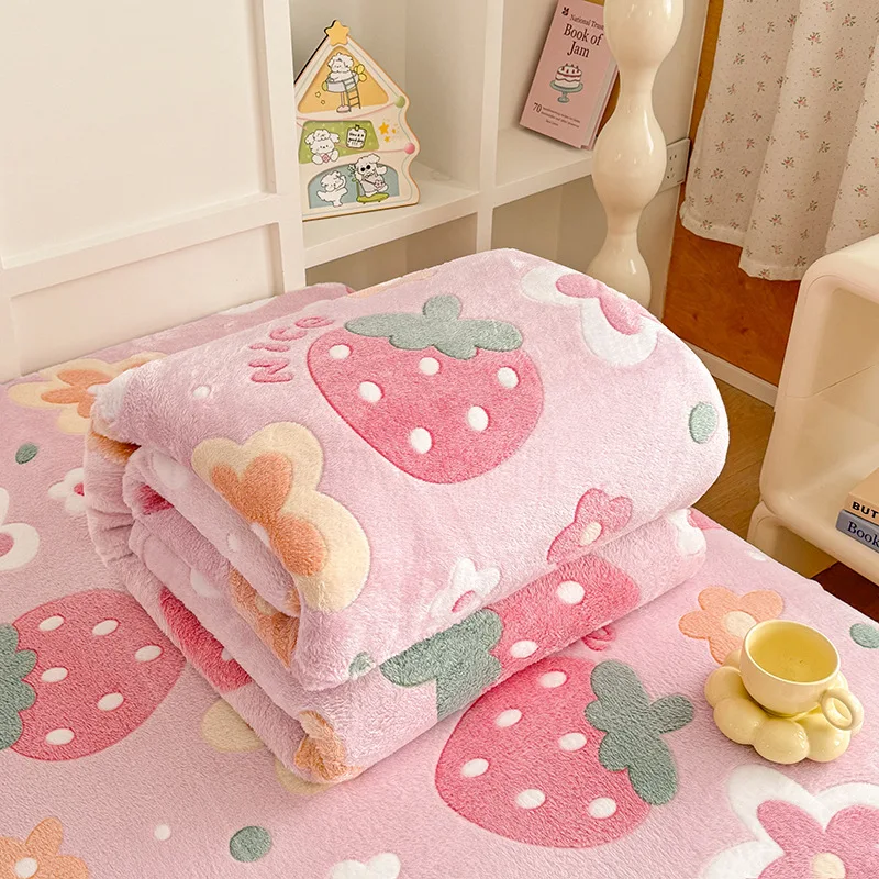 

Floral Throw Blanket for Women, Cozy Flannel Blanket Soft for Bedroom Sofa, Cute Pink Strawberry Pattern, Machine Washable Gift