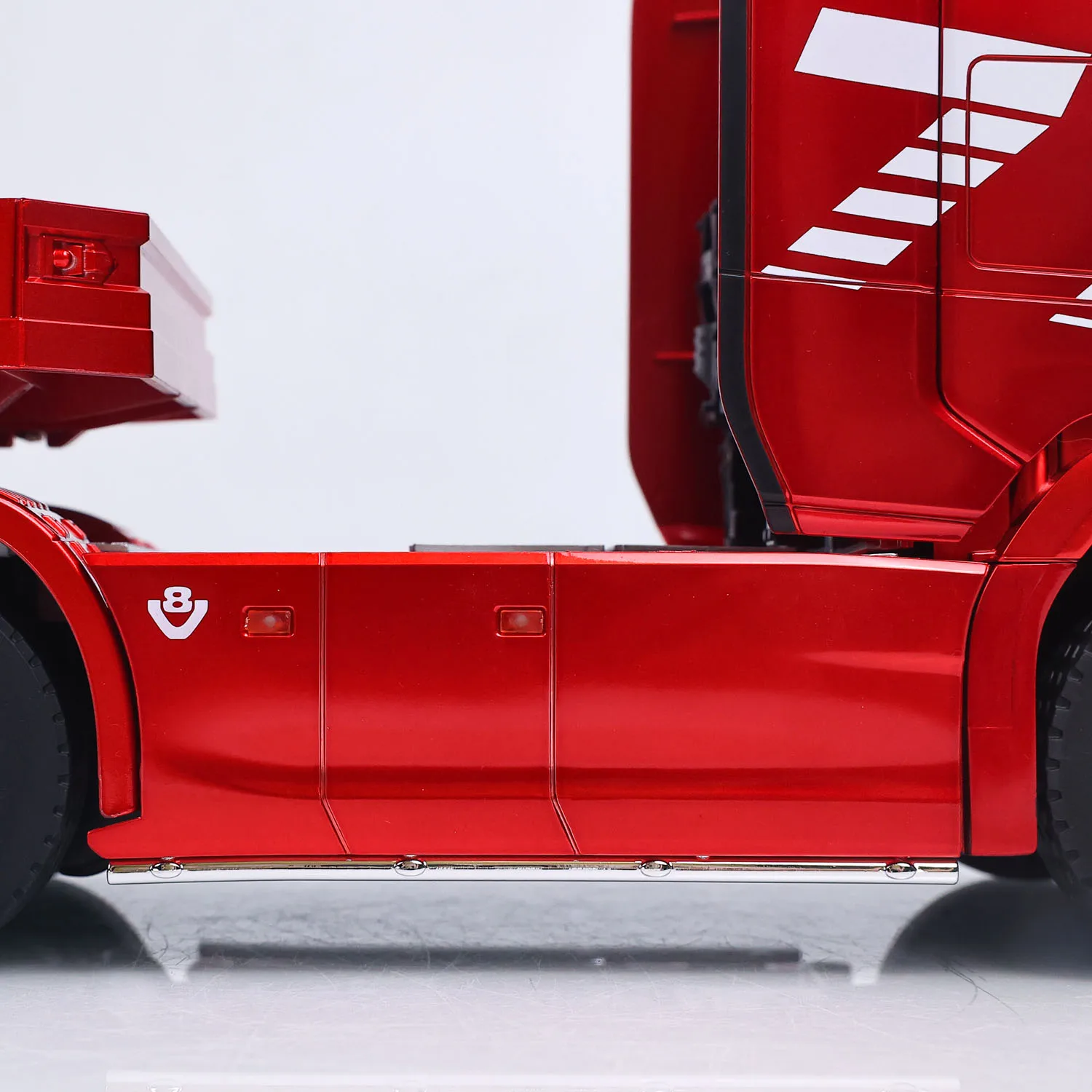 1501A 1/18 HUINA RC Traktor und 3-Achs-Sattelanhänger 19CH RTR 770S 2.4G Sound-Licht-System Ferngesteuertes LKW-Modell – Detail 22