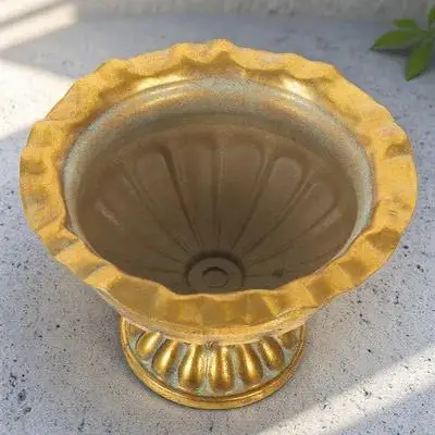 

European Iron Flowerpot Vintage Brass Vase for Plants Decorative Flower Pot Gold Centerpieces Modern Minimalist Table Decoration