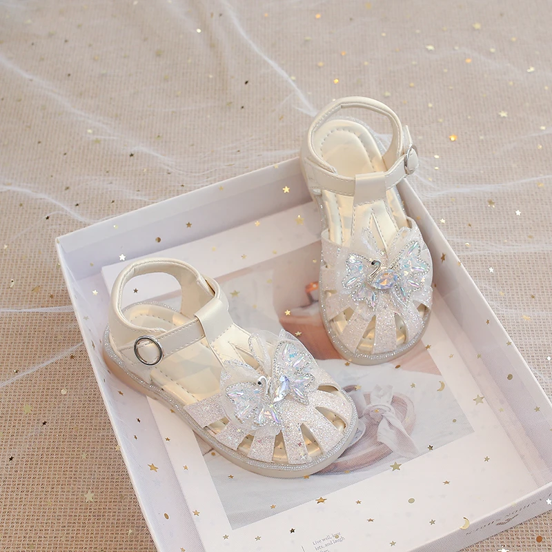 Toddler T-Strap Crystal Sandals 2026 New Summer Kids Closed-toe Leather Sandals Soft Sole Trendy Princess Girls Party Wedding
