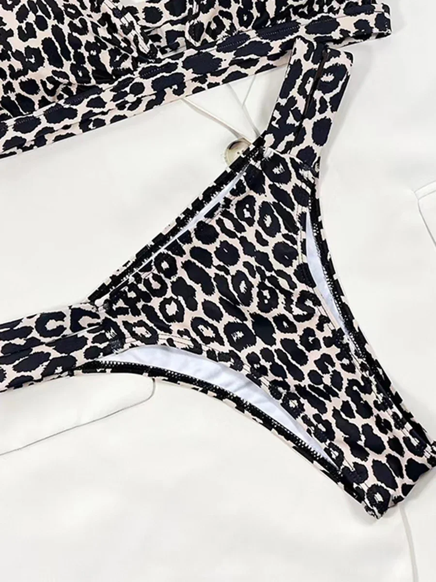 2024 Halter String Leopard Costume da bagno bikini a due pezzi Donna Costumi da bagno sexy Bagnante femminile Costume da bagno Costume da bagno Beachwear