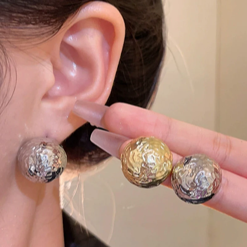 Hollow Metal Beans Stud Earrings for Women Wrinkled Surface Round Ball Earrings Golden Silver Color Trendy Geometry Jewelry Gift