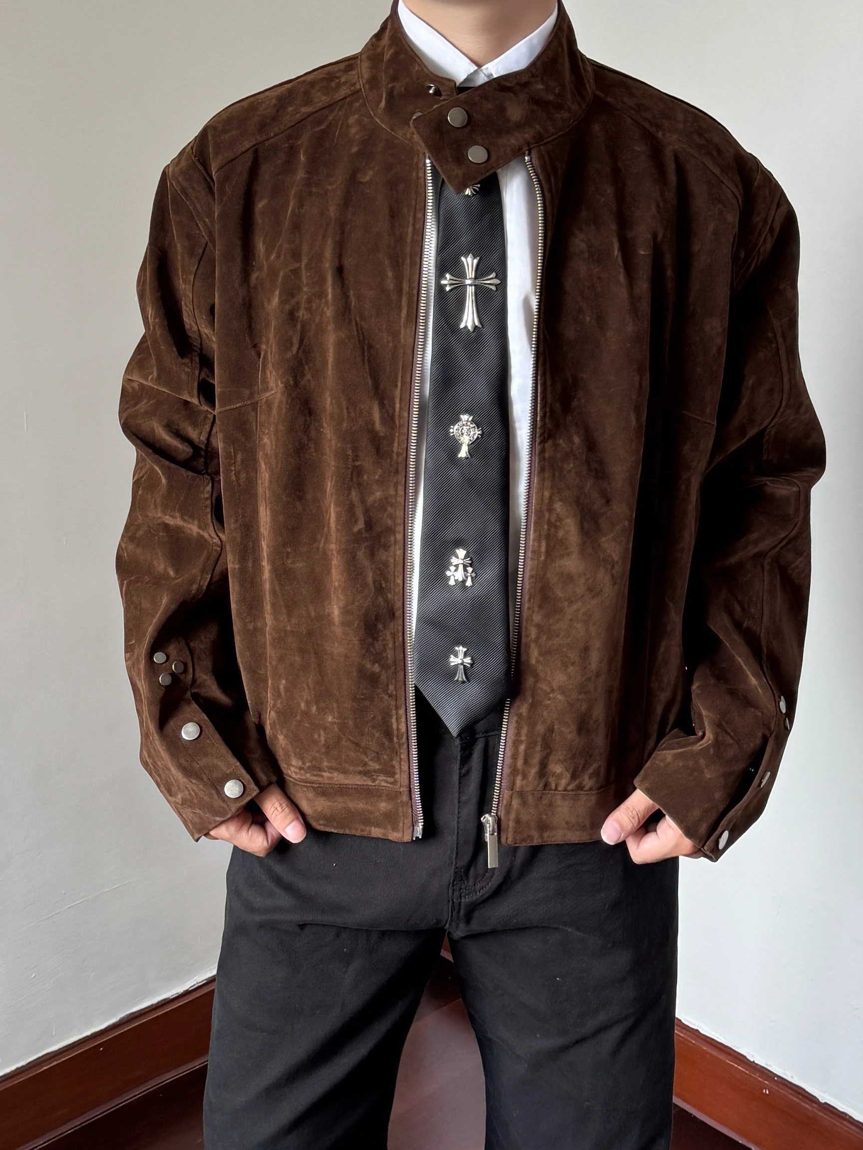 

Блейзер в американском стиле ретро Коричневый замшевый жарингтон Jaet Coat ex Осенний бархатный топ для пар Модный свободный крой с деталями No I...