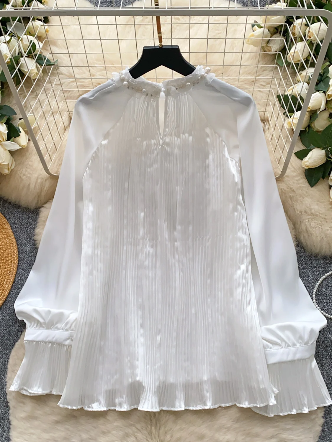 Ele Long Sve Cetim Plissado Diamante Embelezado Floral irt Feminino Faionable Versátil Top para deslocamento de outono