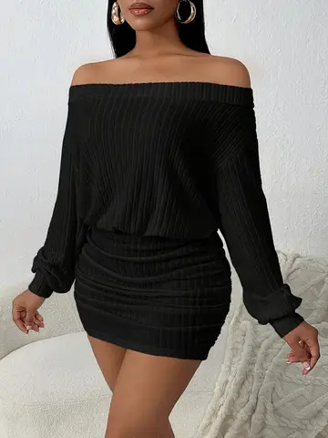 Abito in maglia monospalla a maniche lunghe, tinta unita, casual, multifunzionale, con dettagli voluminosi
