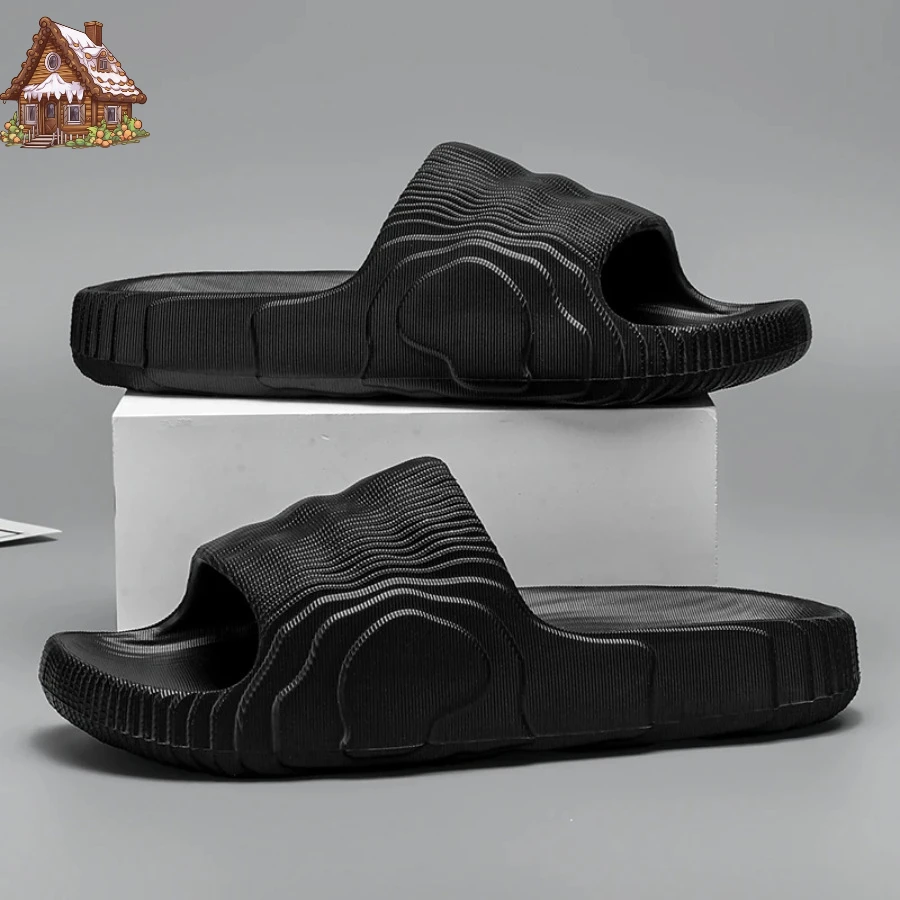 

2026 Man Fashion Sandals Solid Beach Slippers Summer Non Slip Sandals Soft Unisex Slides Women Luxury Outdoor Ultralight Shoes