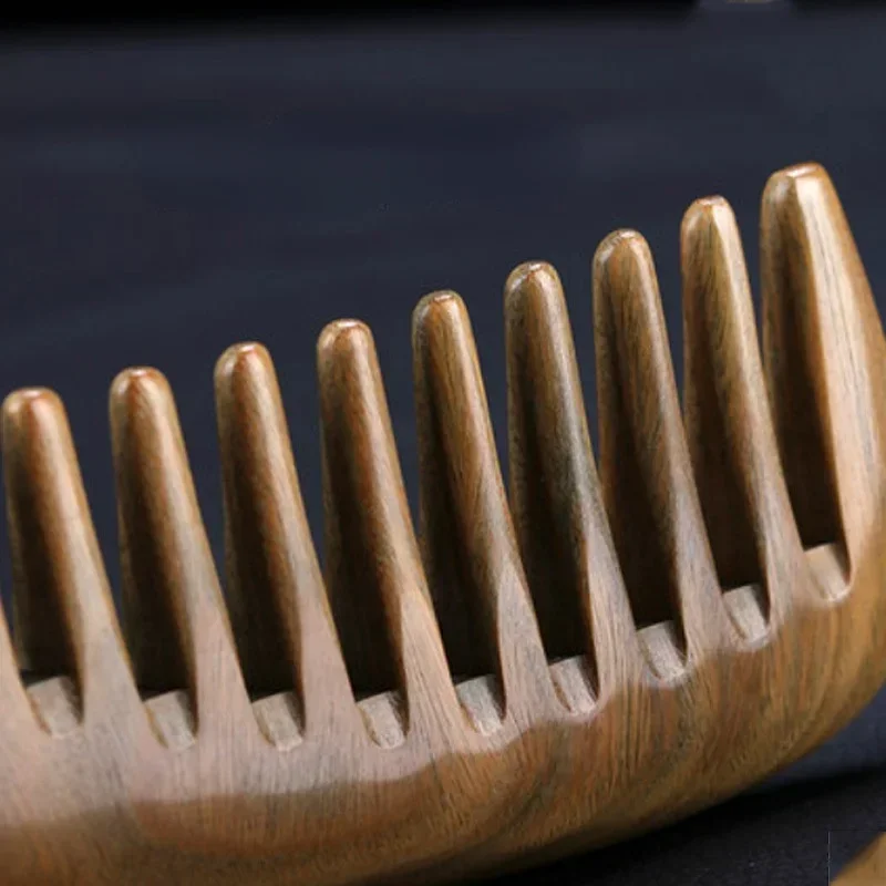19cm Natural Green Sandalwood Comb Long Handle Electrostatic Wooden Comb for Curly & Straight Hair Anti-static Hairdressing Tool
