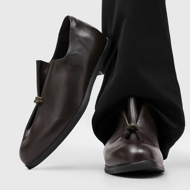 Men Pleated Metal Buckle Loafers with Soft Surface Light Luxury Personalized Fashion Commuting Lazy Shoes
