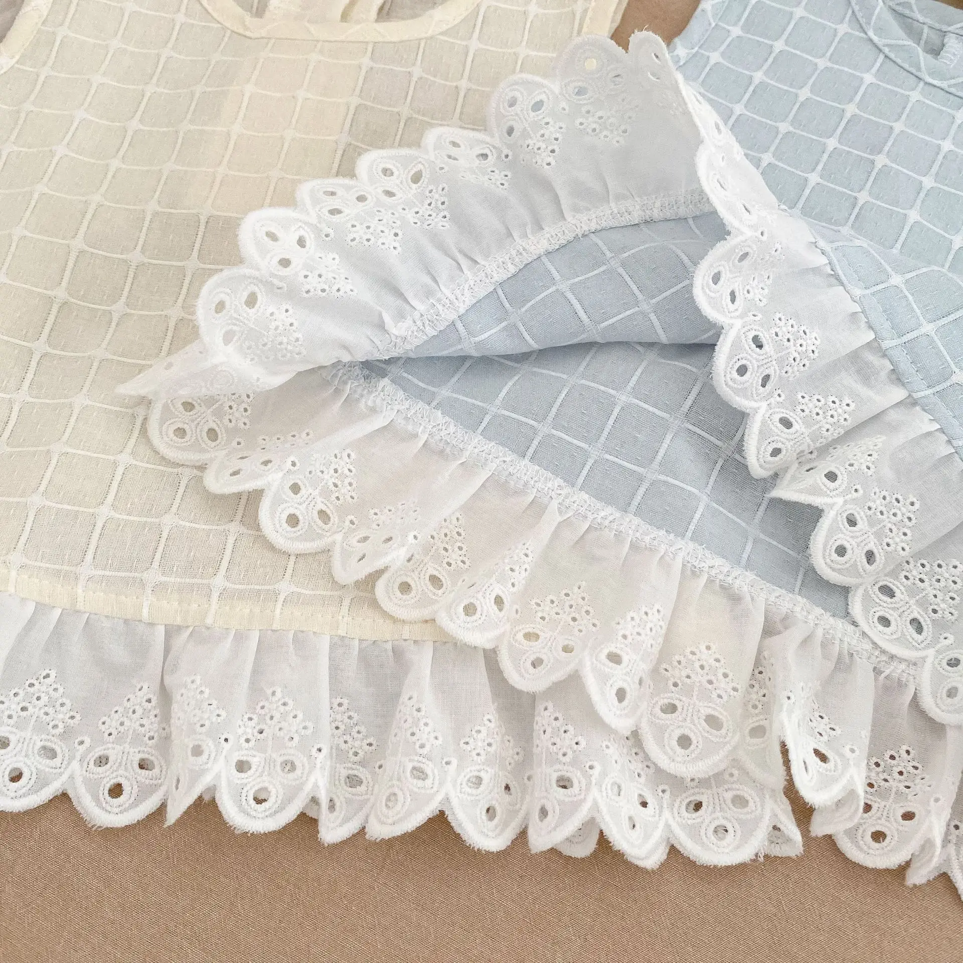 Bild 3: 2026 Neues Mädchen-Sommer-Set, Elegantes Mädchen-Set mit Kariertem Spitzen-Top ohne Ärmel und Blumenmuster-Shorts, Zweiteiliges Set