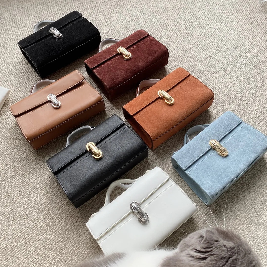 

2023 New Niche Design Simple Handmade Mini Portable Flap Bag Leather Turn Buckle Calfskin Full Handmade Women's Bag