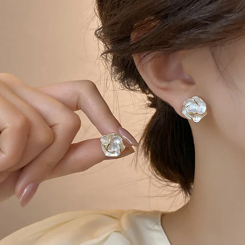 New White Enamel Camellia Stud Earrings Women Korean Design Brincos Jewelry Birthday Friend Christmas Gift