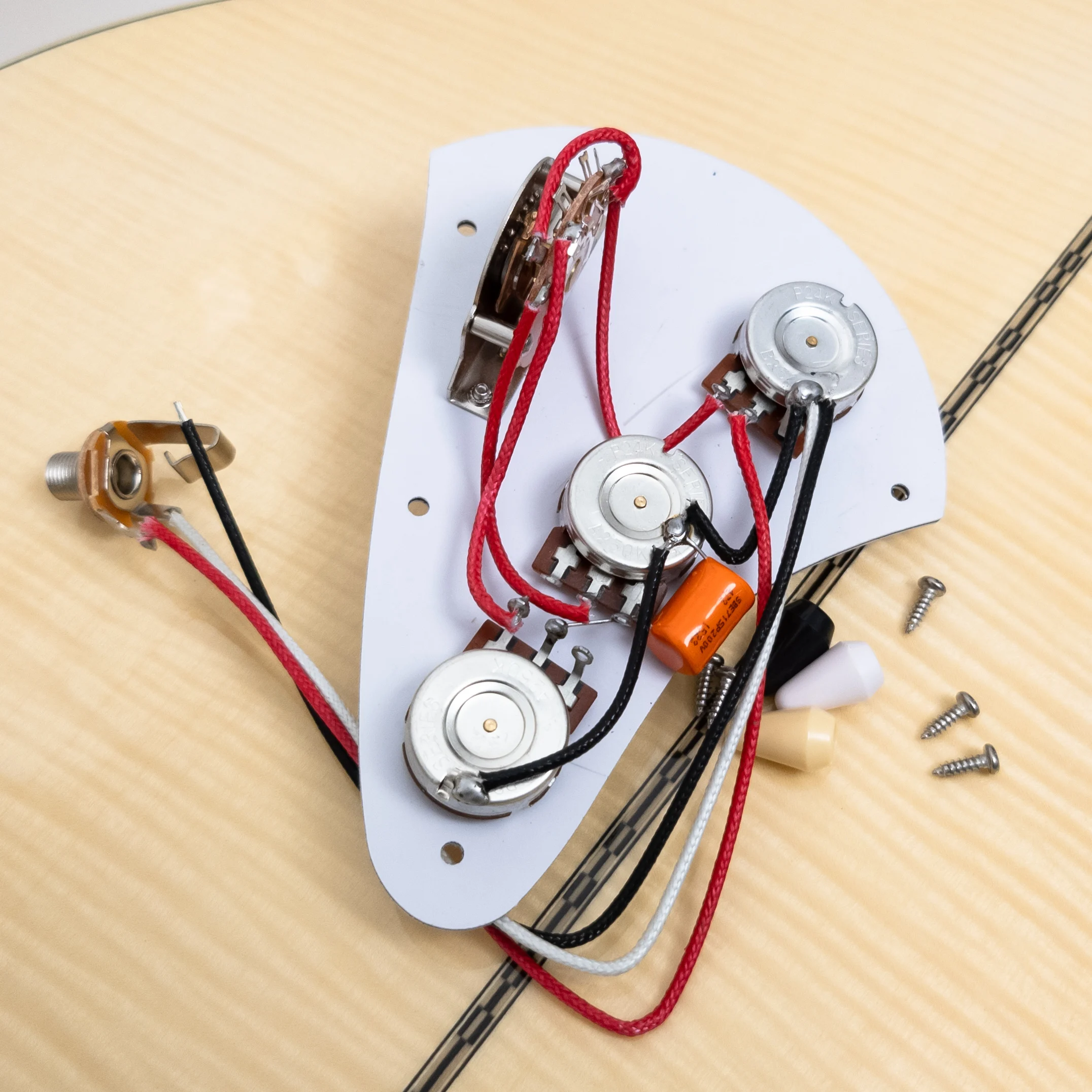 

Prewired ST Guitar Pickguard Wiring Harness Kit, 3x 250K Brass CTS Pots, 5-Way Switch & Orange Capacitors