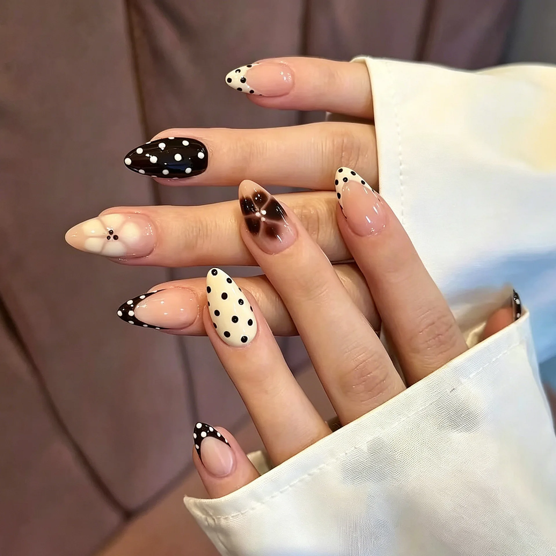 Cross-border explosion fake nail black polka dot French simple and cute detachable wearable nail whitening nail piece spot