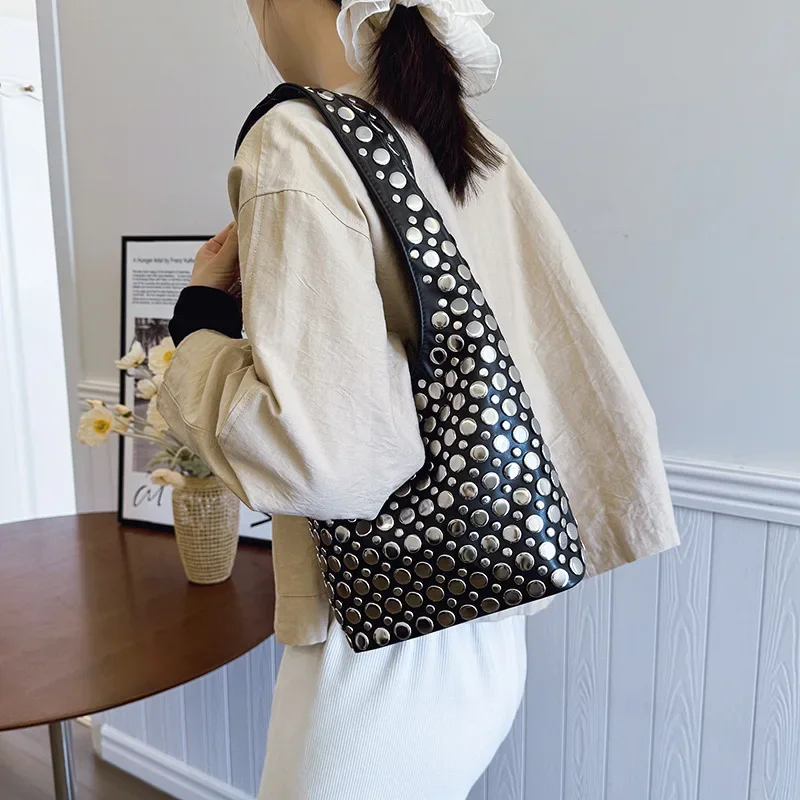 

Women's Punk Style Rivet Underarm Bag Versatile Hand-held Bucket Shoulder Bag Fashion Accessory