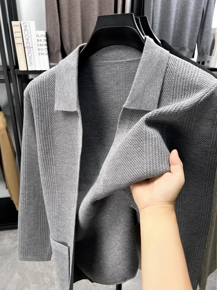 Luxury brand letter embossed pocket cardigan men's solid color casual knitted lapel jacket coat fashion comfort new shawl top