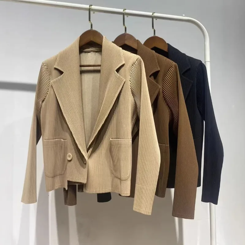  Pleated Casual Blazer 2026 Autumn New Lapel Long Sleeve 2-Button Women's Elegant Commuter Fashion Women's Top Clothing