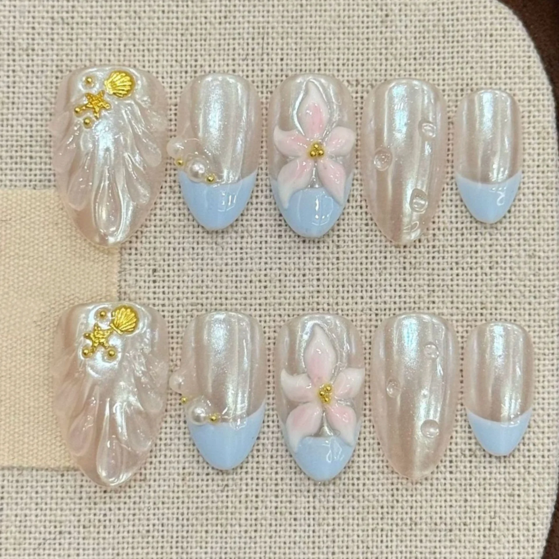 

10pcs Summer Handmade Nails Sets Press on Flower Blue French Short Almond Fake Nails Art Aurora Design False Nail Tips Finished