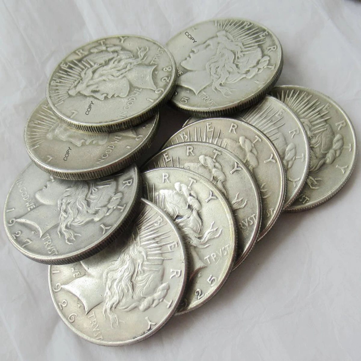 مجموعة كاملة أمريكية (1921-1964) 25 قطعة من العملات المعدنية المطلية بالفضة في دولار السلام