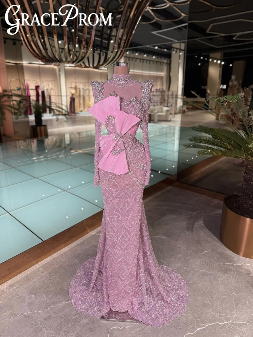 

Pink Embroidery Crystal Evening Dress With Bow Illusion Long Sleeved Formal Party Gown New Customized Charming Red Carpet Gown