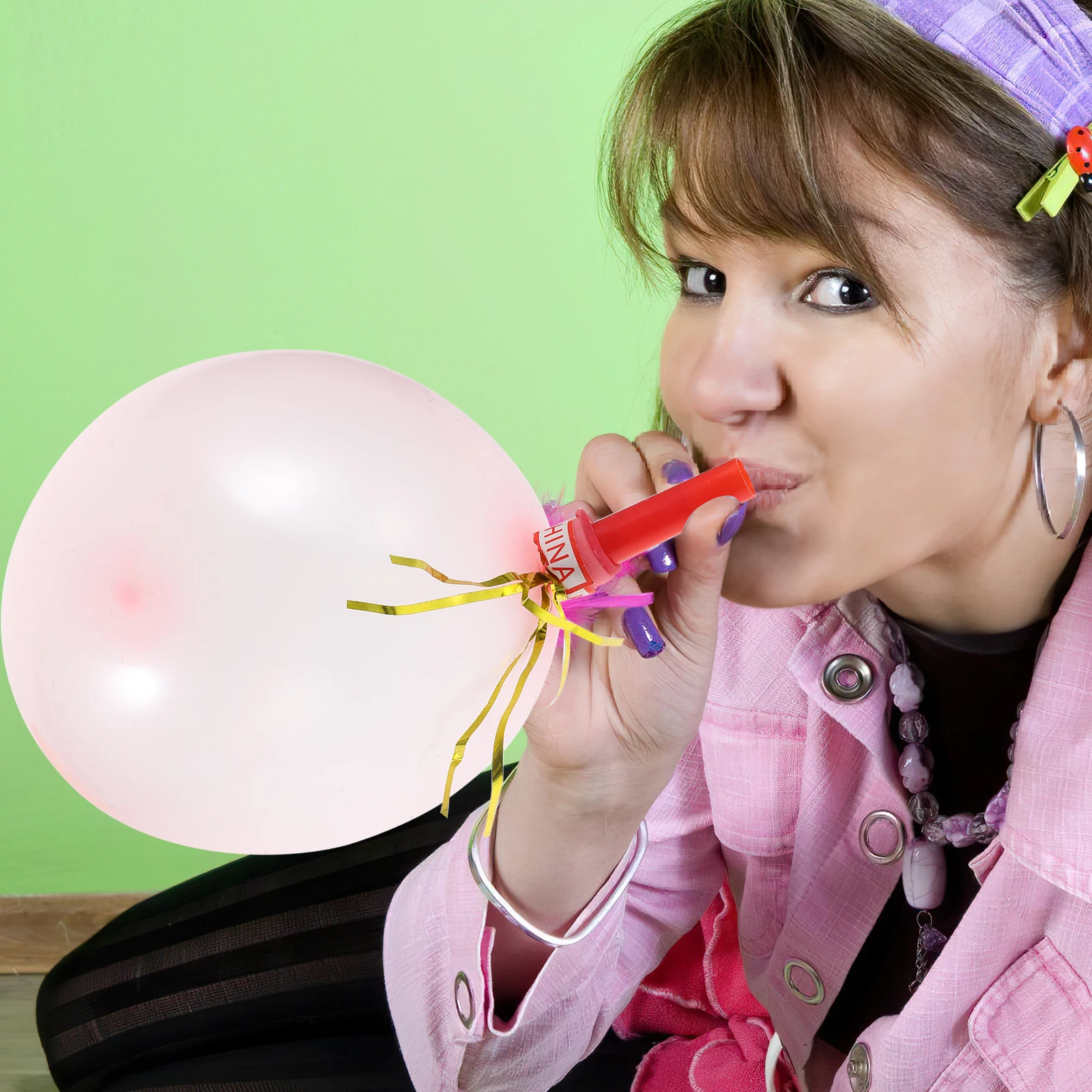 

100 шт. воздушных шаров-свистульок, случайные цвета, металлические, с бахромой, для Рождества, Хэллоуина, дня рождения, шумных мероприятий, развлечений для детей