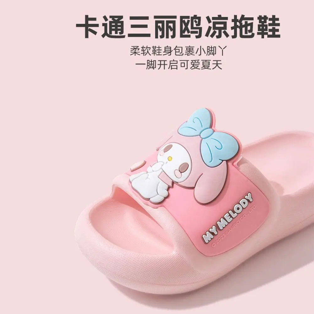 Sanrio My Melody Kuromi Cinnamoroll การ์ตูนน่ารักรองเท้าแตะระบายอากาศนุ่มมูลค่าสูงสร้างสรรค์ลื่นรองเท้าแตะอาบน้ําในร่ม