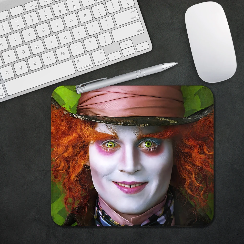 Disney Alice in Wonderland Gaming Mouse Pad XS ขนาดเล็ก Mousepad สําหรับ PC Gamer เดสก์ท็อปตกแต่งสํานักงานแผ่นรองเม้าส์ Deskmat พรม