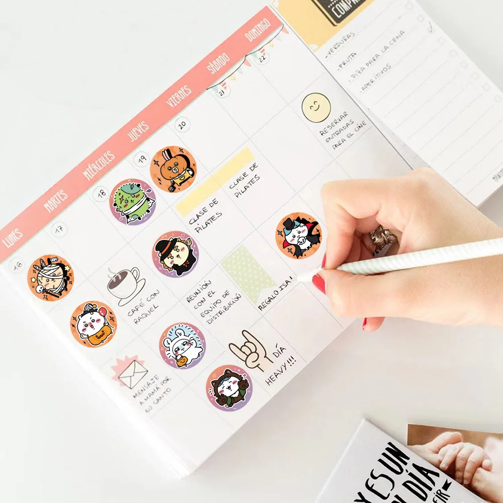 500 pz/rotolo Chiikawa Hachiware Usagi Halloween Cartoon Adesivi di Tenuta FAI DA TE IN PVC Decalcomanie Del Computer Portatile Decorazione Ricompensa Regali Giocattoli