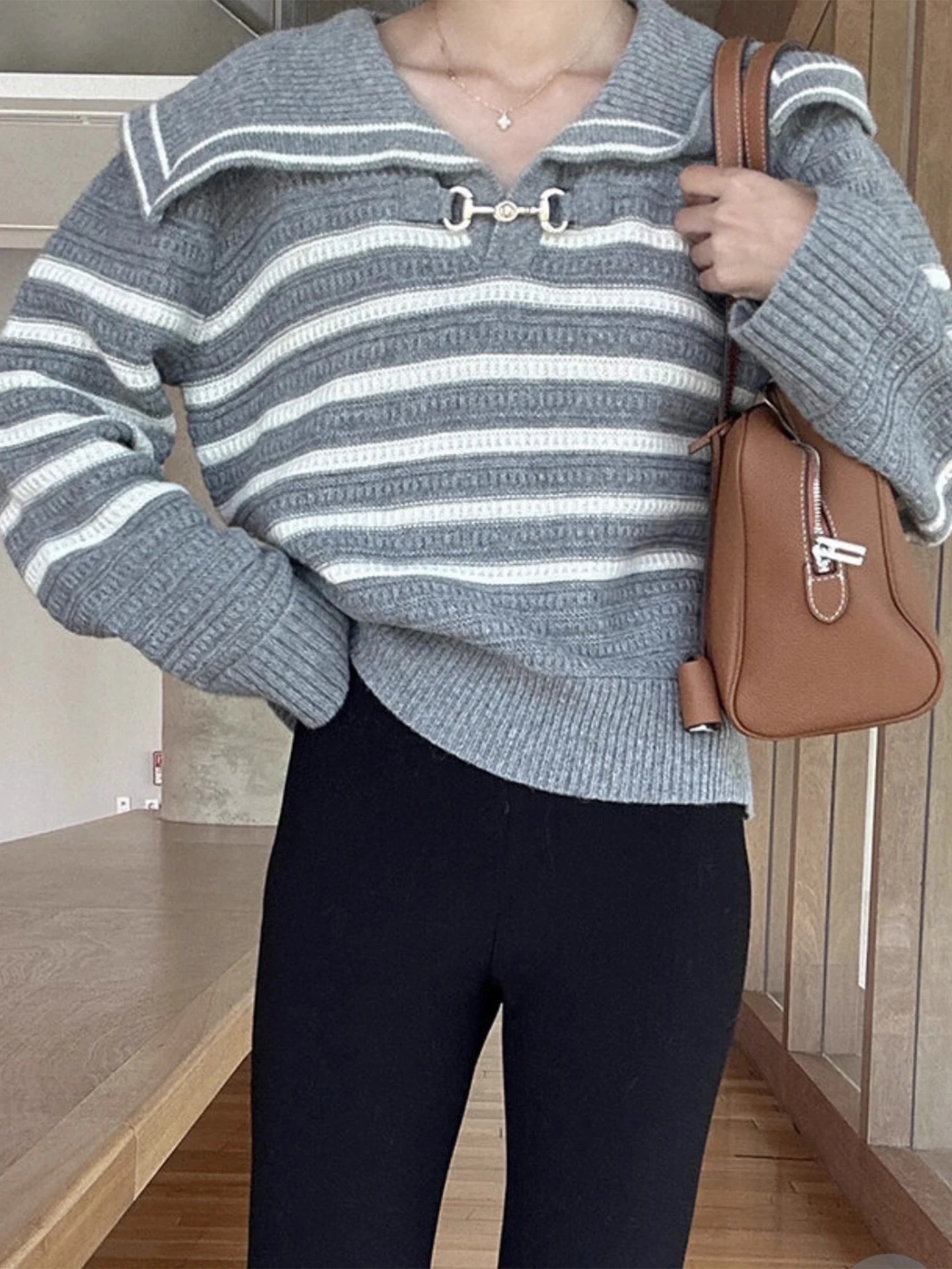 سترة متماسكة مخططة ناعمة بياقة بحرية فضفاضة تناسب اللون بلو شتاء جديد وصول المرأة Faion كلية Sle طويل Sve