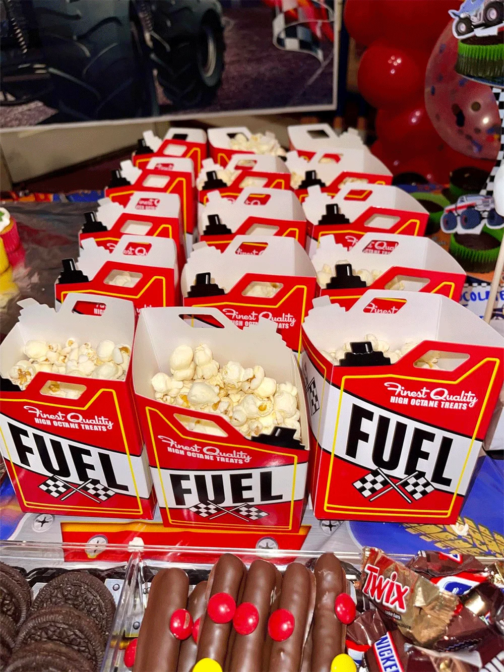 12/24/36 Stück Rennwagen-Kraftstoff kann Popcornboxen behandeln Monster Truck-Thema Partyzubehör Kinder Motocross Racing Geburtstagsdekorationen – Detail 7