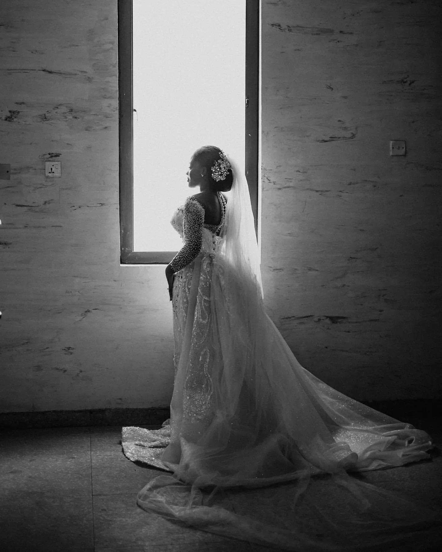Customized Sheer Neck Sparkly Crystals Beads Luxury Wedding Dress Vestidos Noivas  Full Sleeves Bridal Gown with Removable Skirt