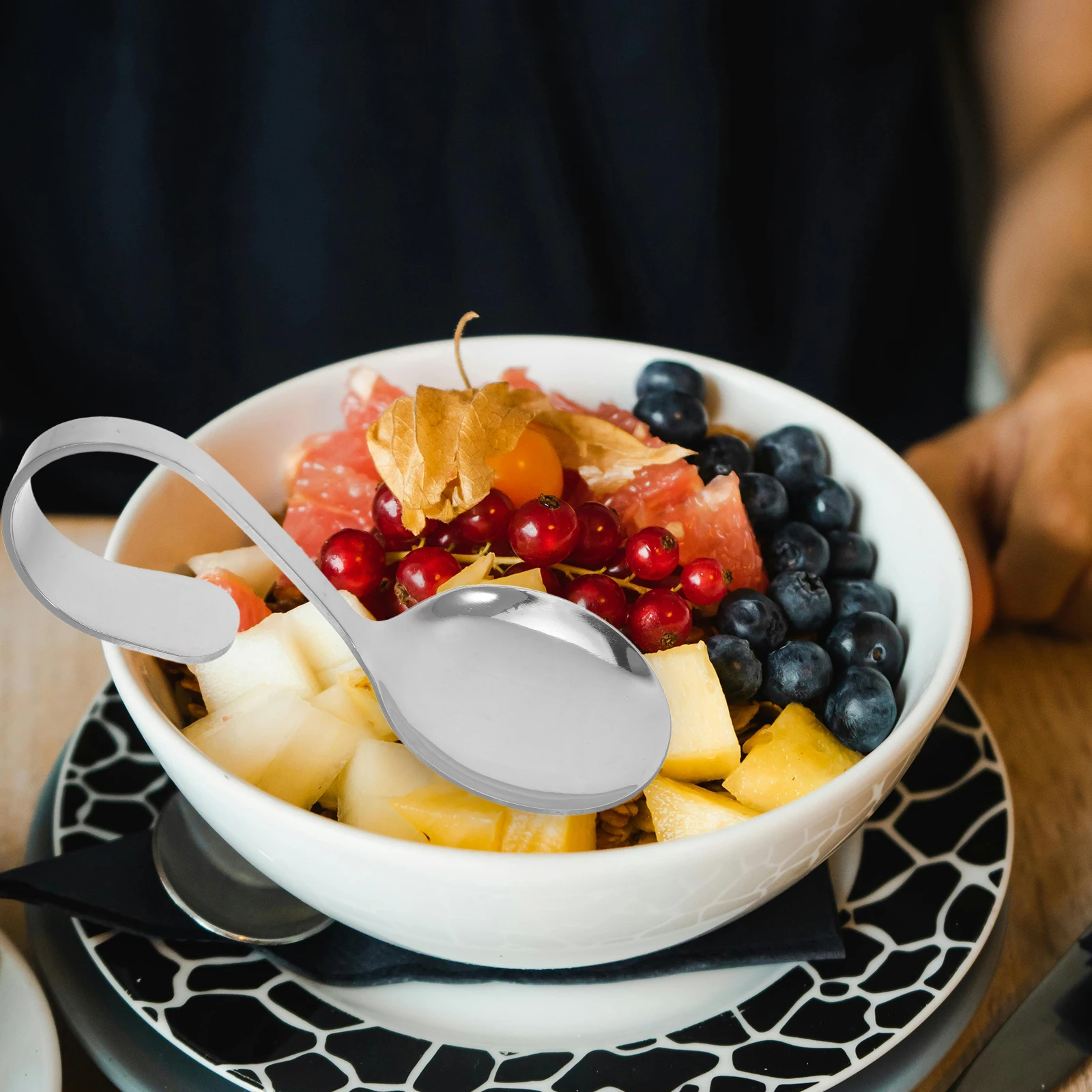 

4pcs Curved Handle Spoon Stainless Steel Salad Serving Utensils Rustproof Tableware Kitchen Gadgets Home Dining Accessories