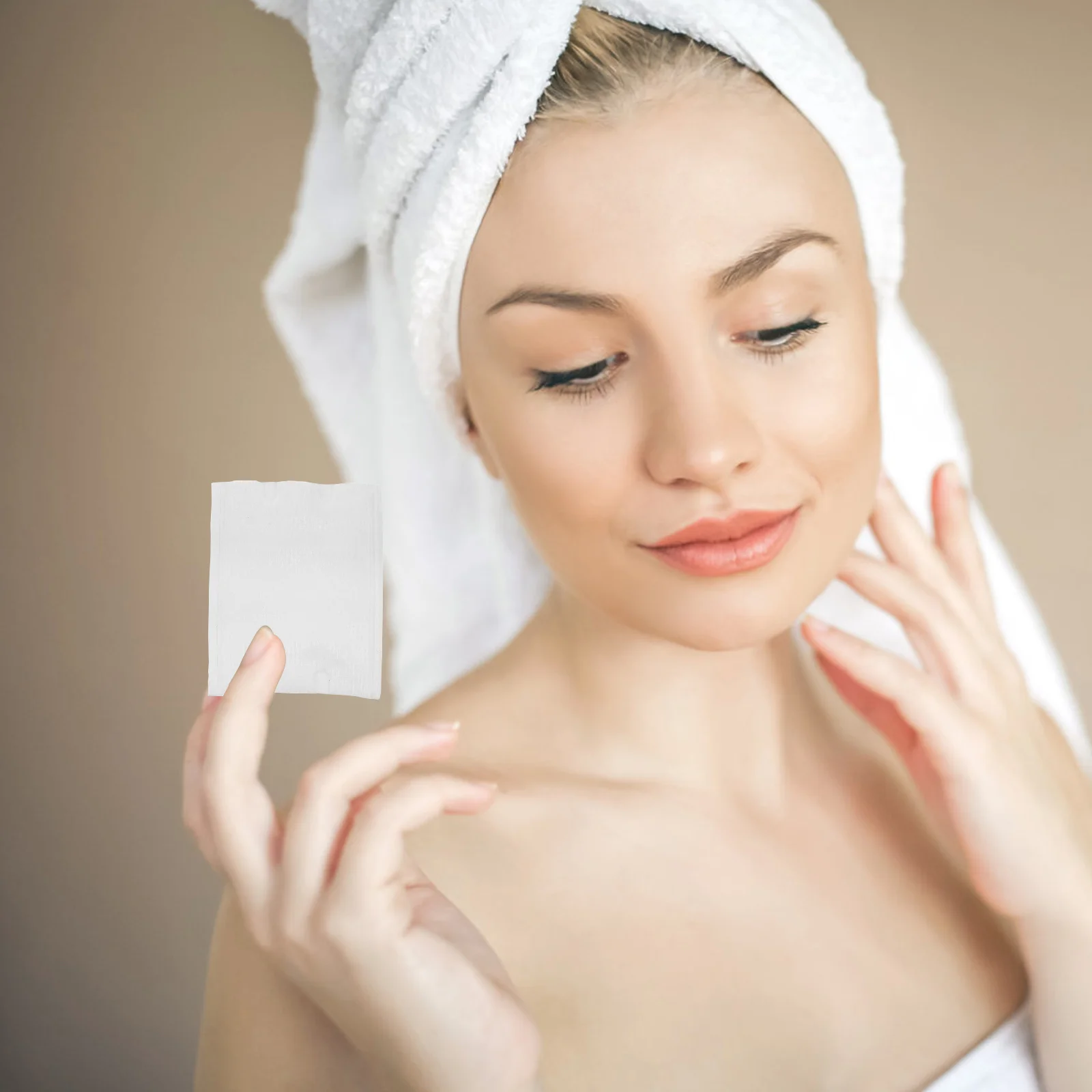 200 قطعة من وسادات قطنية للمكياج منظف للوجه للنساء، مزيل للعناية بالبشرة البيضاء، خفيف الوزن ومحمول للاستخدام اليومي #1