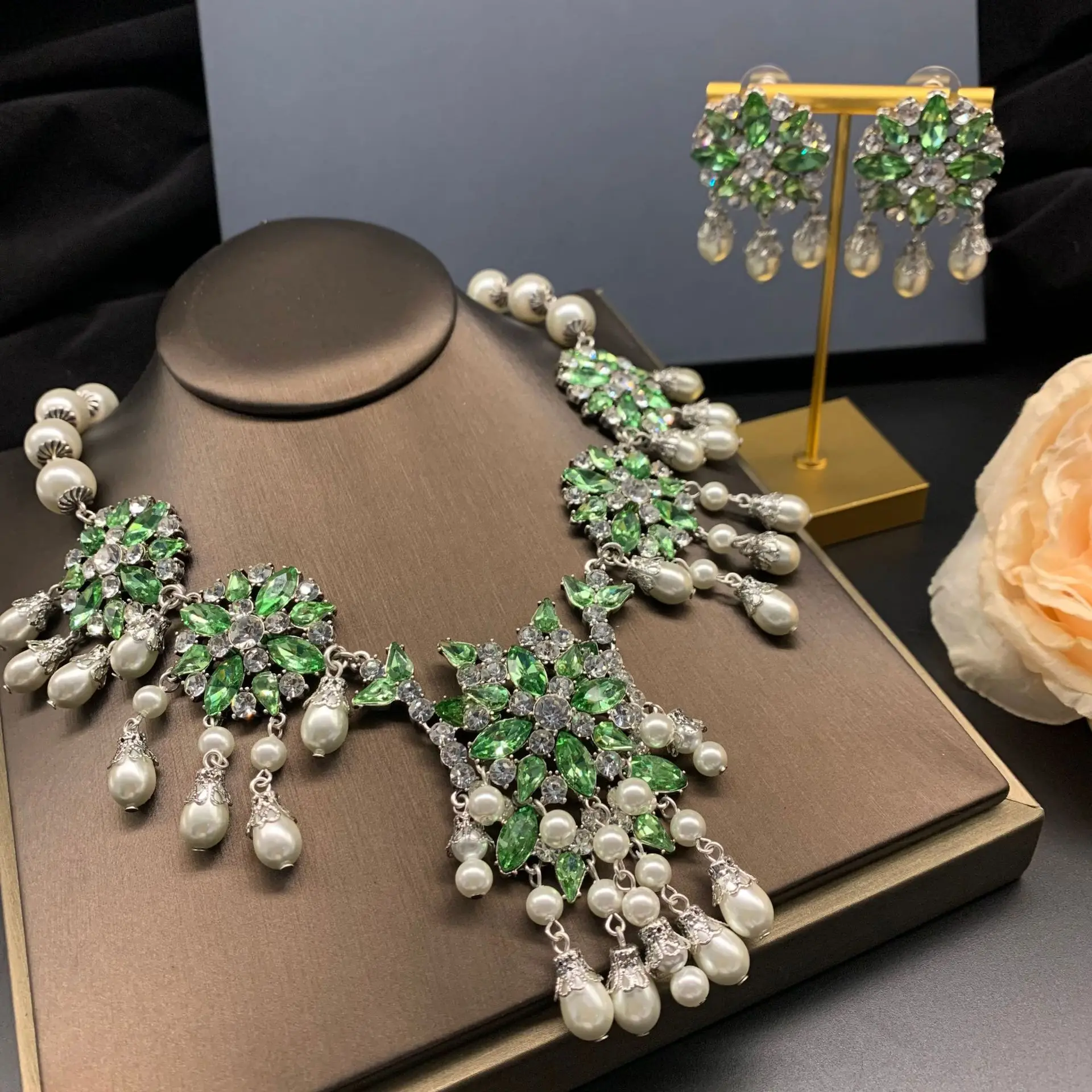 European and American fashion temperament palace style green pearl Rhinestone jewelry set