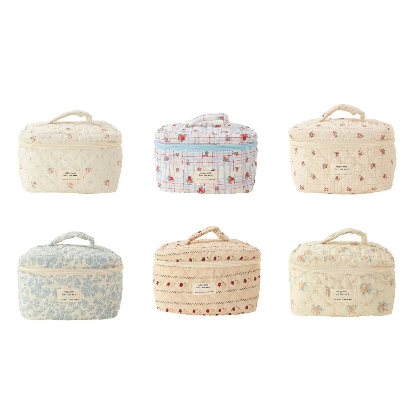 Versatile Floral Toiletry Storage Pouch Fashionable Flower Pattern Makeup Bag Durable Cosmetic Bag Perfect for Traveling