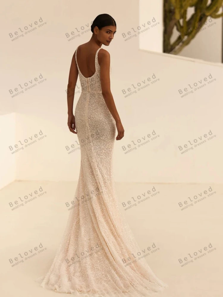 ชุดแต่งงานที่หรูหรา ชุดเจ้าสาวที่งดงาม ประดับด้วยลูกปัด แขนกุด เปิดหลัง ชุดเดรสสวยงาม ชุดเจ้าสาวแบบสั่งตัด