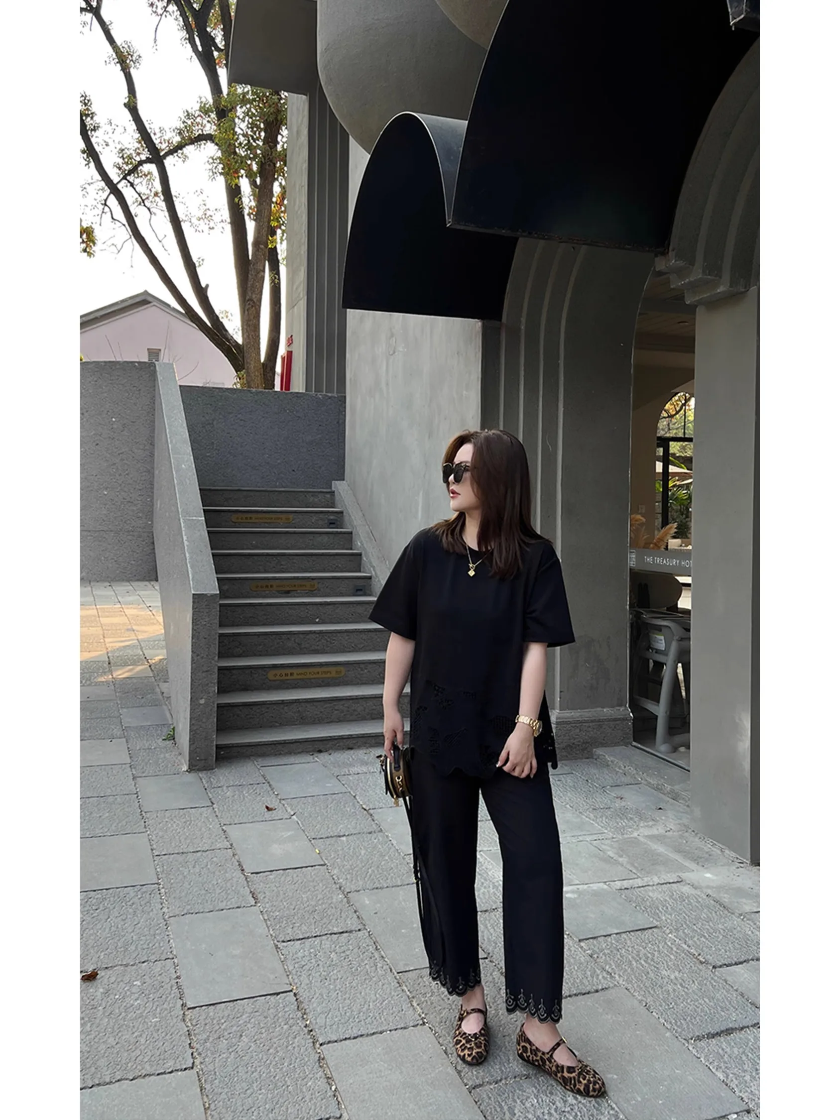 

Удобная женская футболка больших размеров с коротким рукавом, повседневная, базовая, однотонная, летняя, модная, в уличном стиле, из смесового хлопка, с круглым вырезом