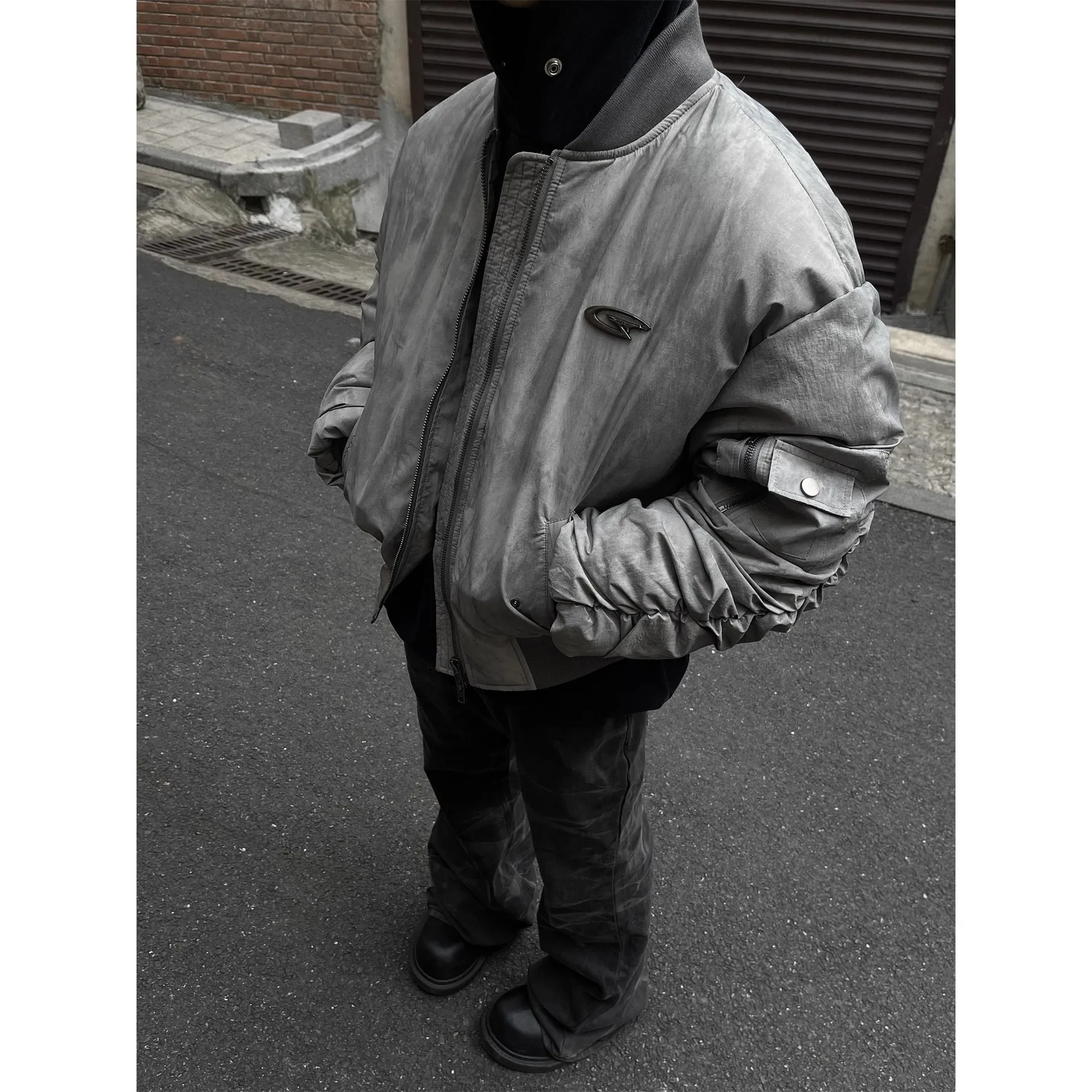 

Retro Aalyptic Sle Pleated Design Flight Jaet Baseball Coat Warm Cotton Winter Outerwear Faionable Urban ort Model
