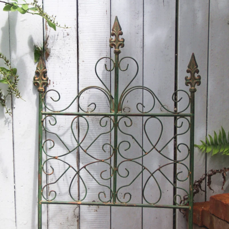 Garden Ornament Rustic Vintage Green Metal Climbing Plant Support Frame Decorative Fencing for Garden Garden Climbing Frame