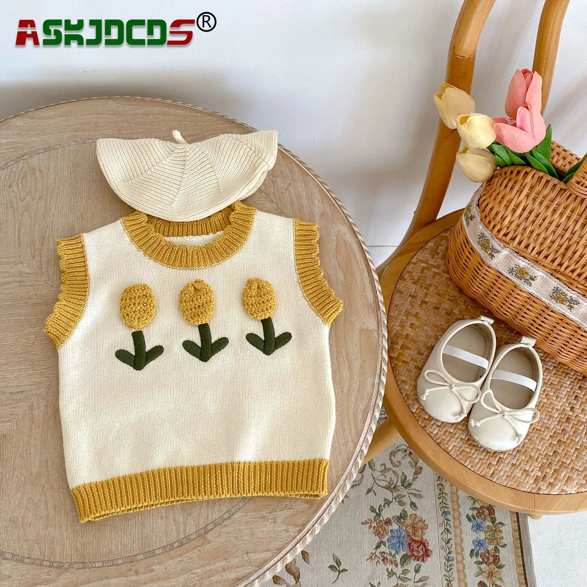 

Optimized Title: "2023 Autumn Color Blocking 3D Flower Knitted Pullover Vest for Infant Newborn Girls (0-3Y) Children's