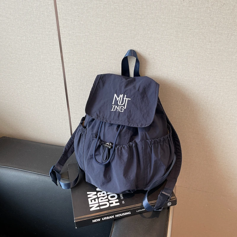 حقائب ظهر عصرية جديدة غير رسمية لعام 2025 ذات جودة عالية وحقائب ظهر محمولة ذات سعة كبيرة وبسيطة ومتعددة الاستخدامات على الطراز الكلاسيكي للنساء