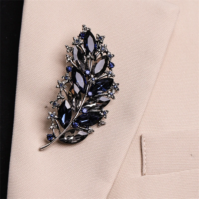 Trendy Female Crystal Feather Brooch Vintage Blue Crystal Leaf Brooches for Women Luxury Rhinestone Pins Corsage Badge Gifts