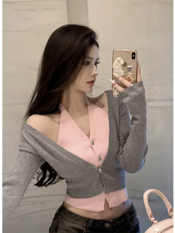 Hanging neck strap collarbone color blocking fake two-piece knitted cardigan womens autumn design sense V-neck off shoulder 0GPW