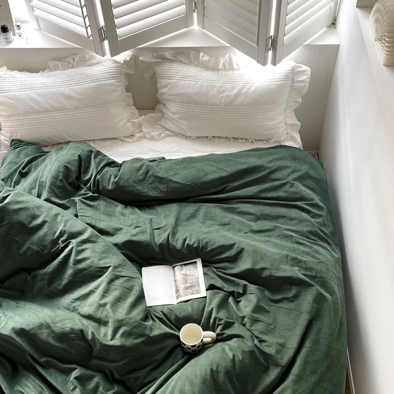 

Customizable Japanese-style unprinted single product quilt solid color comfortable and warm autumn and winter short plush single